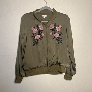 ✨5 for $25✨ charming Charlie Floral satin zip up jacket